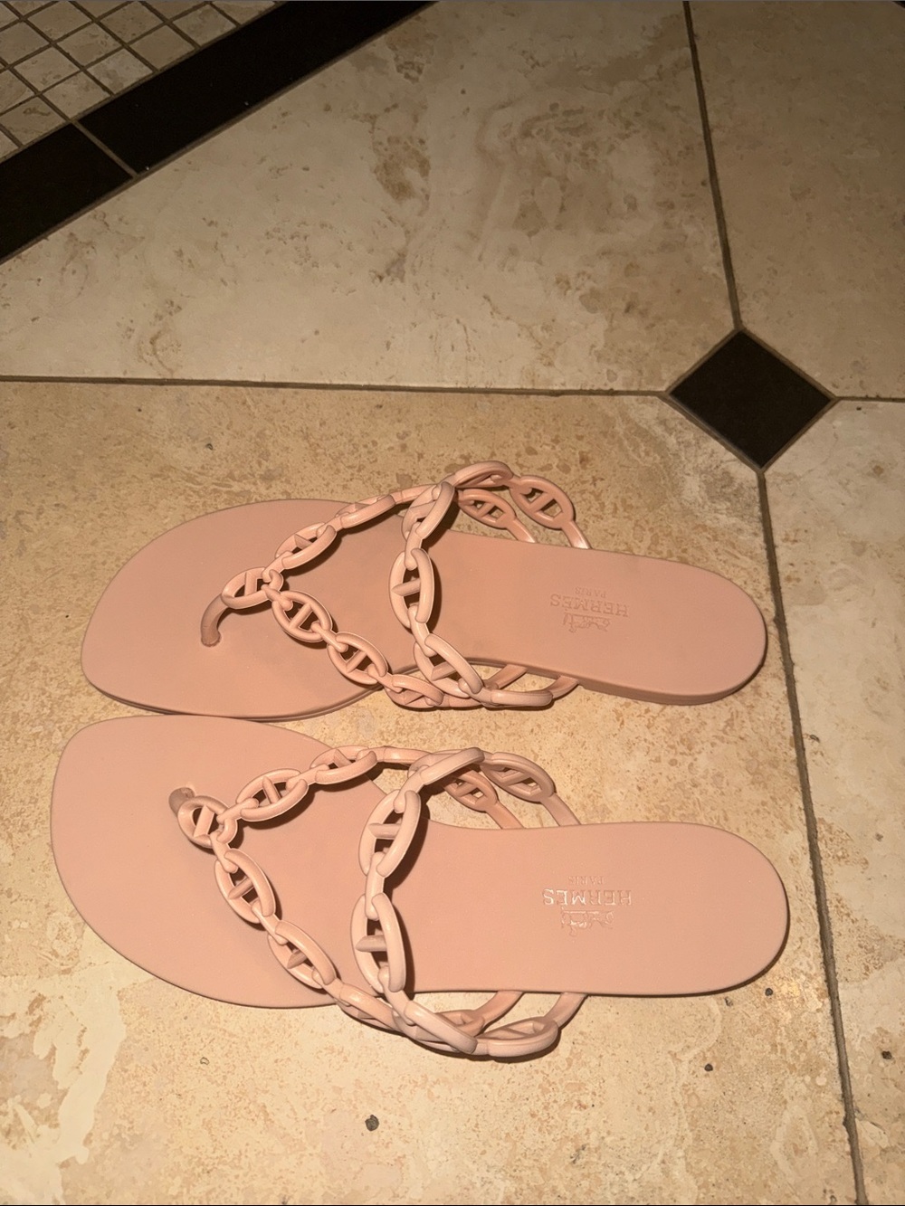 Hermes flip flops never worn - Picture 2 of 5